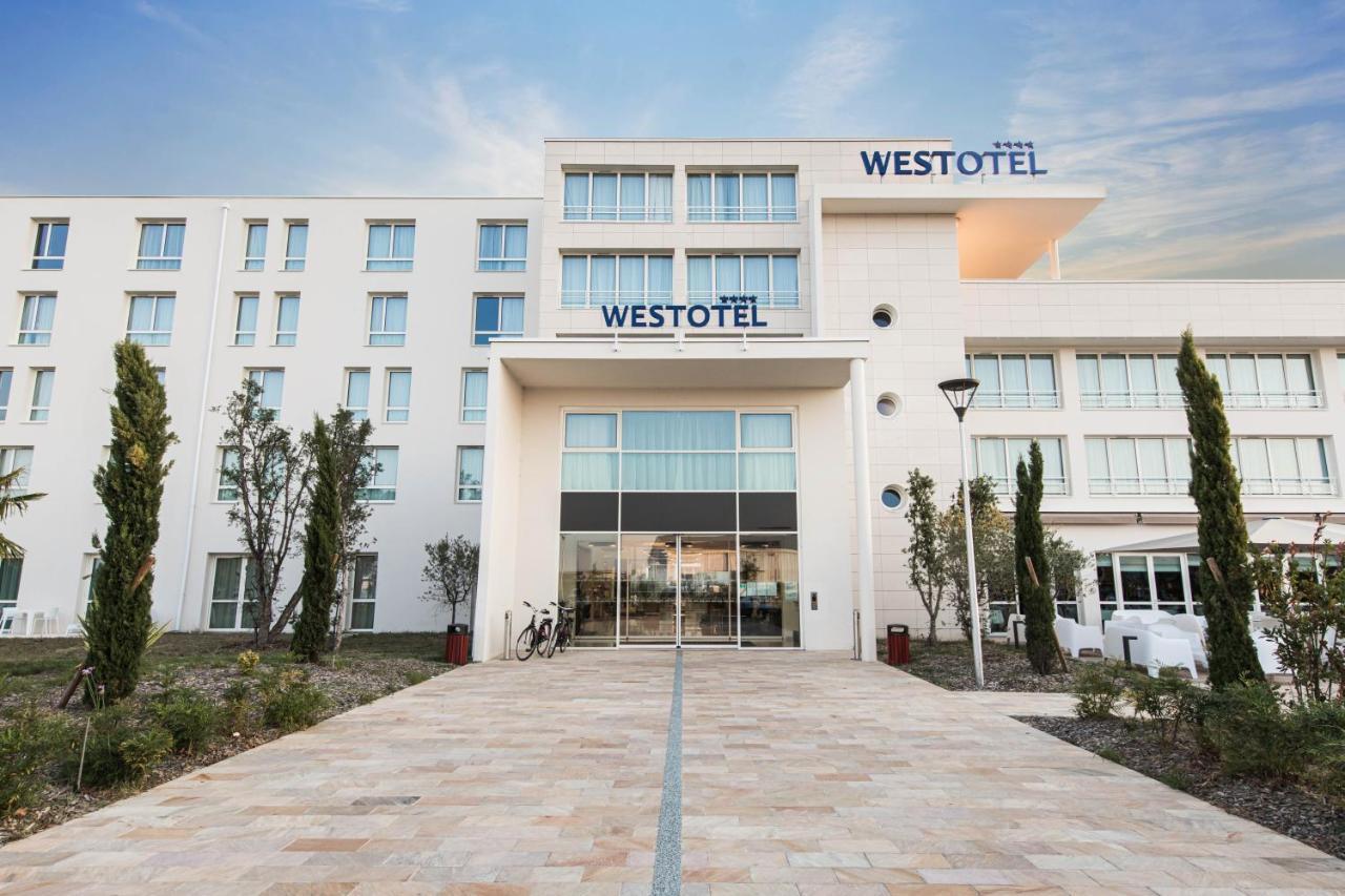 Westotel Tours Val De Loire La Ville-aux-Dames ภายนอก รูปภาพ